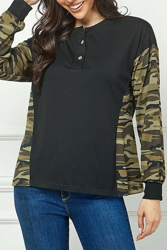 CAMO PRINT HENLEY KNIT TOP