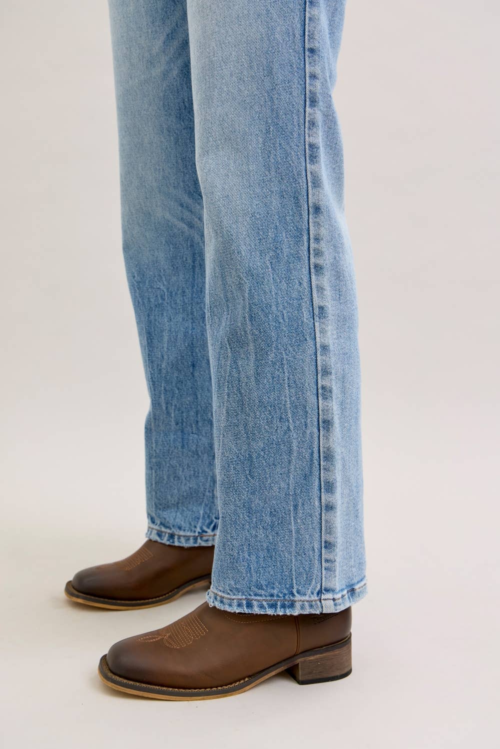 Judy Blue Mid Rise Rigid Magic Straight