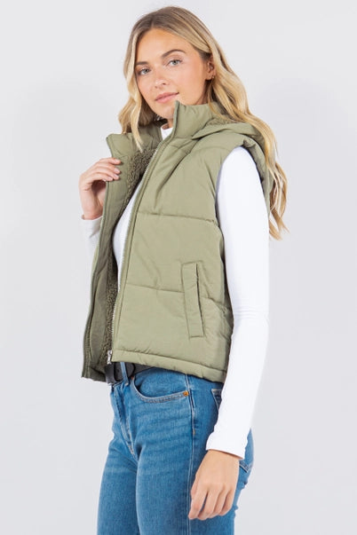 Glacier Puffer Vest in Olive